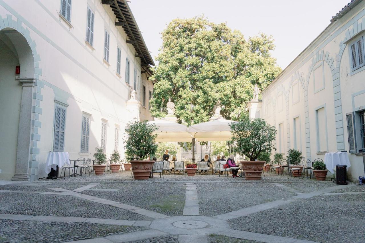 Caffe Delle Rose Les Chambres Verbania Bagian luar foto