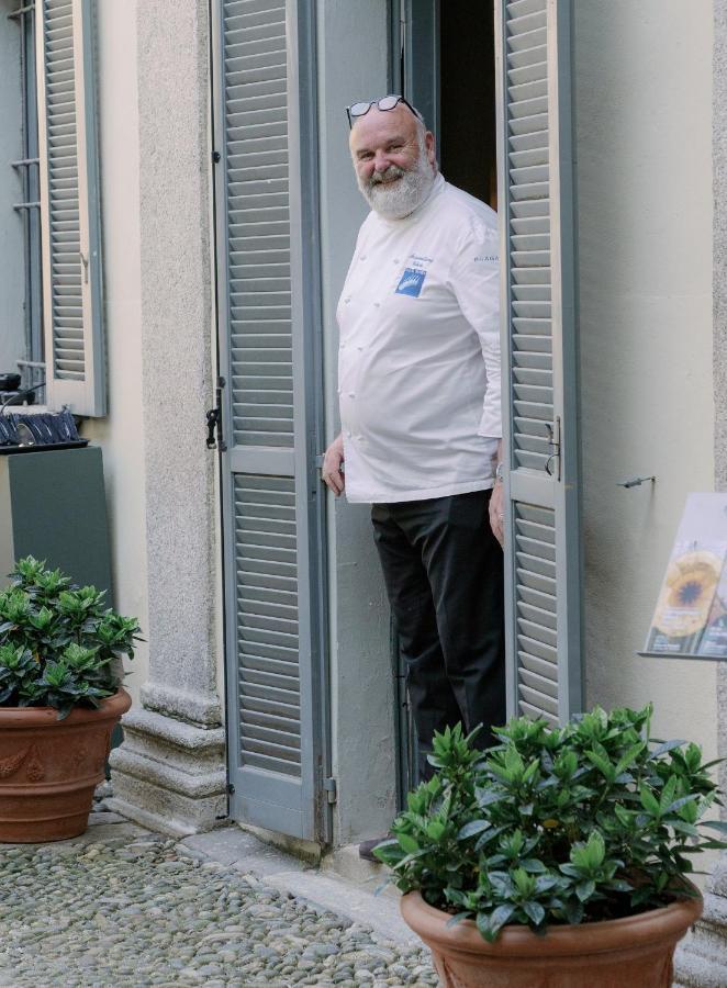 Caffe Delle Rose Les Chambres Verbania Bagian luar foto