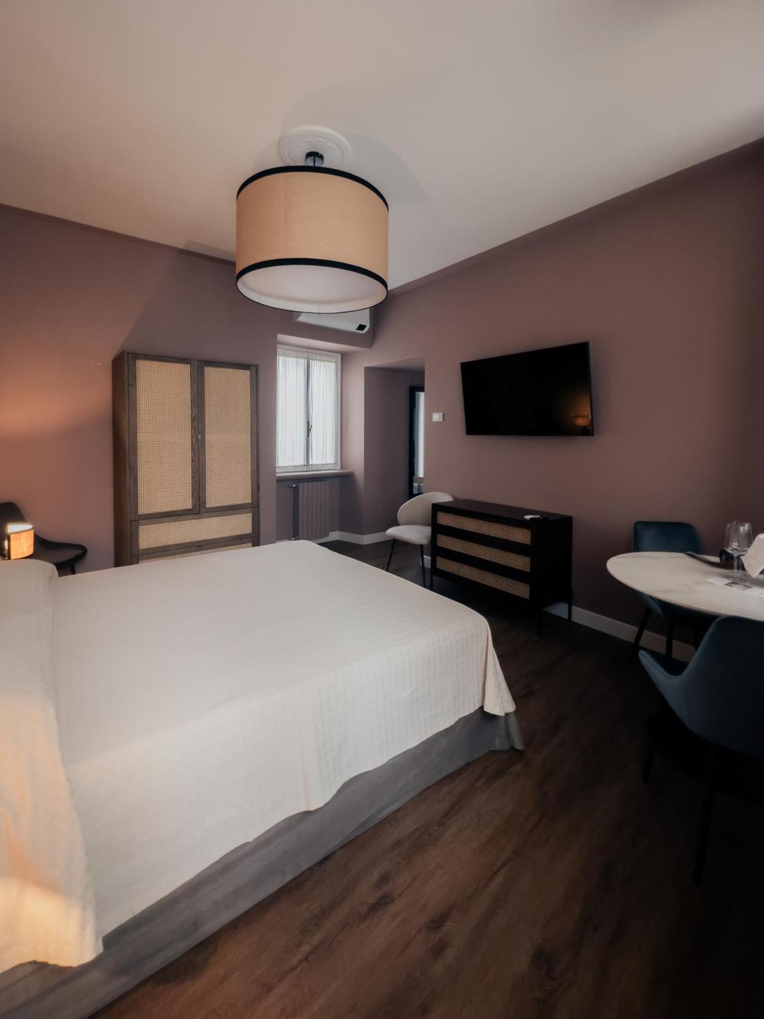 Caffe Delle Rose Les Chambres Verbania Bagian luar foto